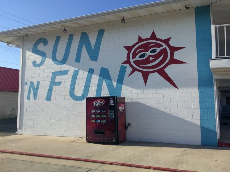 Sun 'n Fun Motel