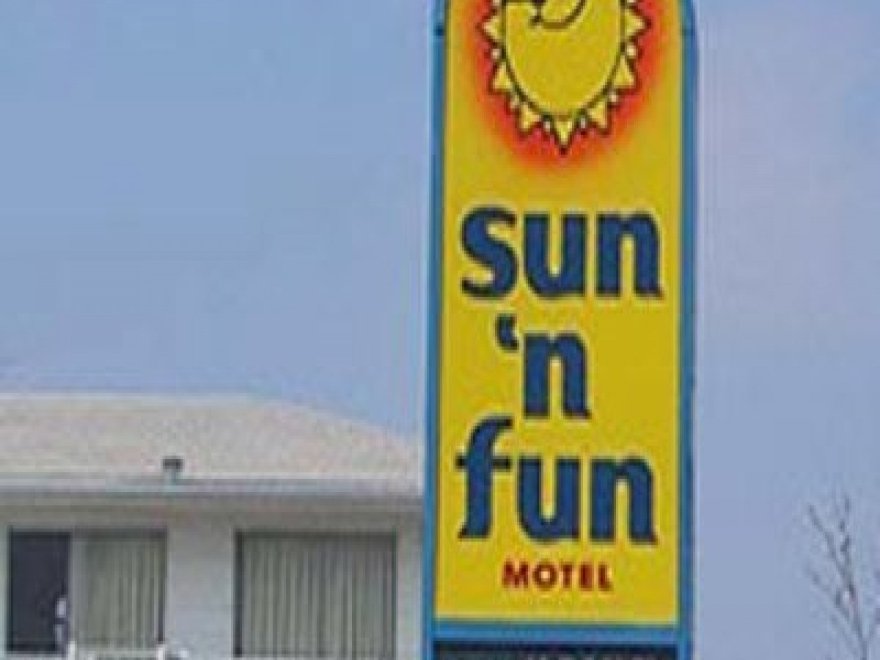 Sun 'n Fun Motel