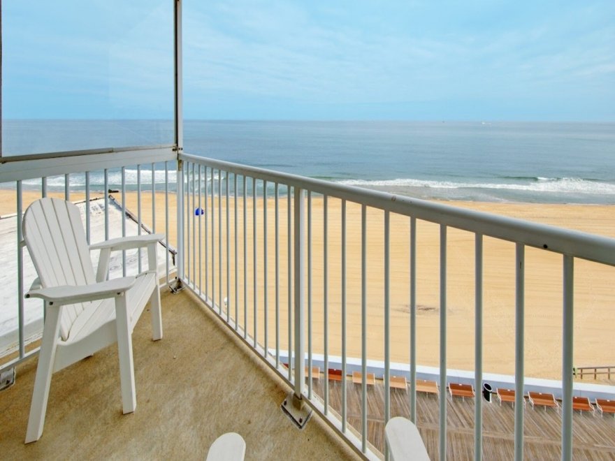 Commander Hotel & Suites