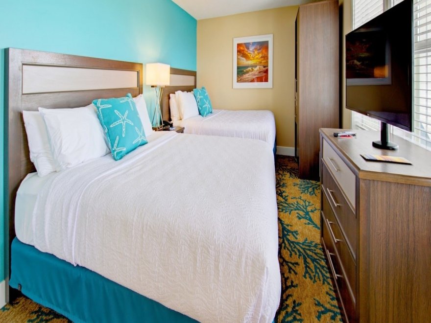 Commander Hotel & Suites