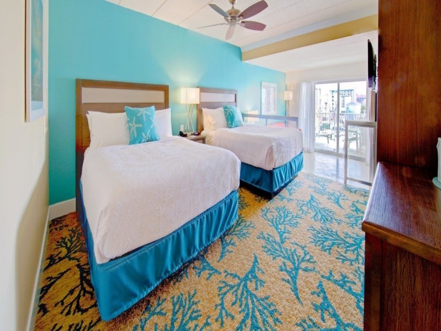 Commander Hotel & Suites