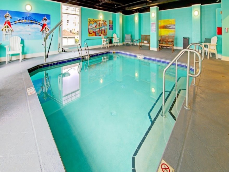 Commander Hotel & Suites