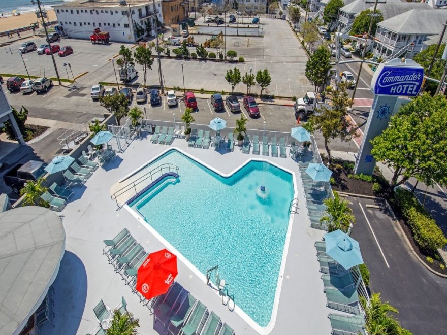 Commander Hotel & Suites