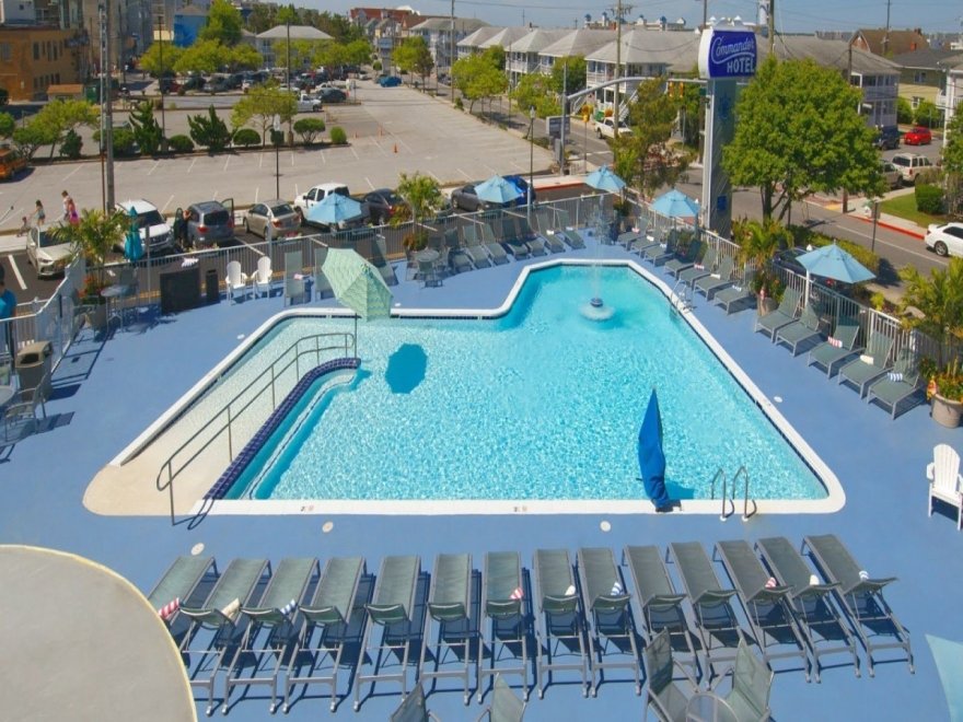 Commander Hotel & Suites