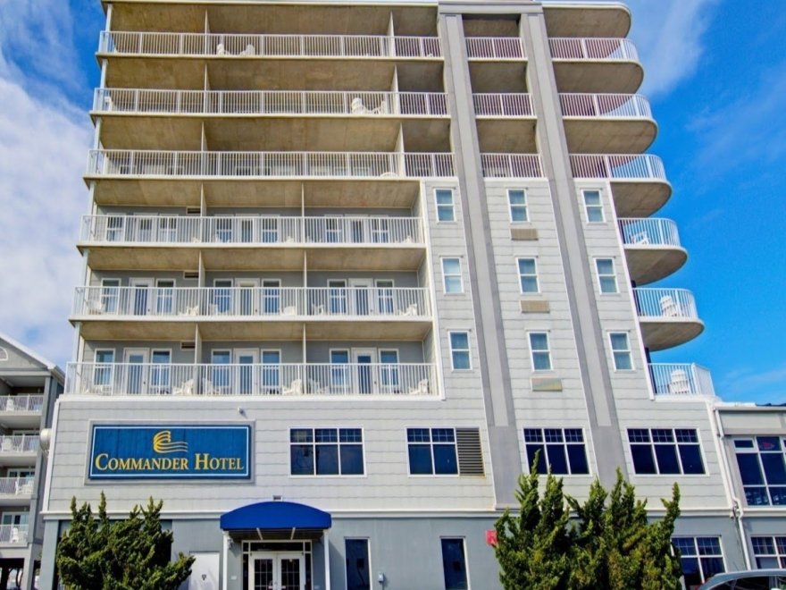 Commander Hotel & Suites