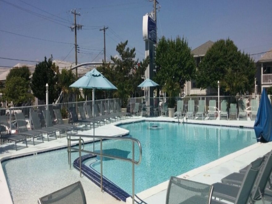 Commander Hotel & Suites