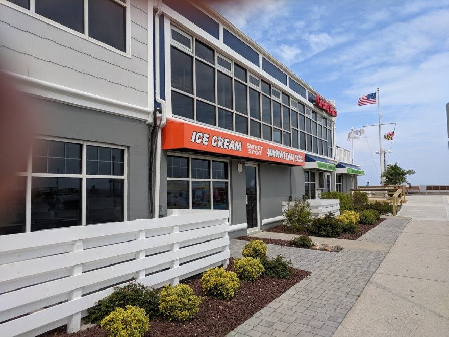 Commander Hotel & Suites