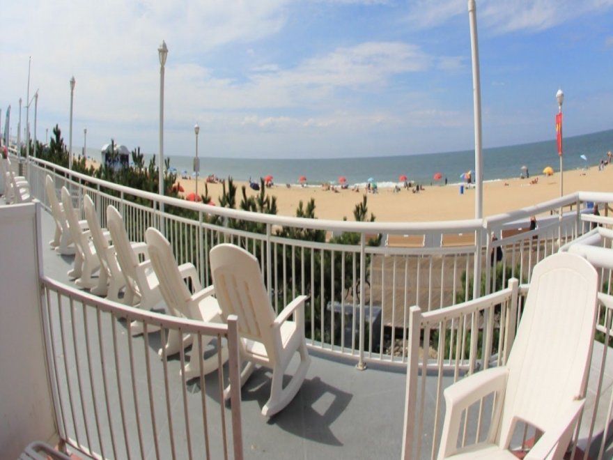 Commander Hotel & Suites