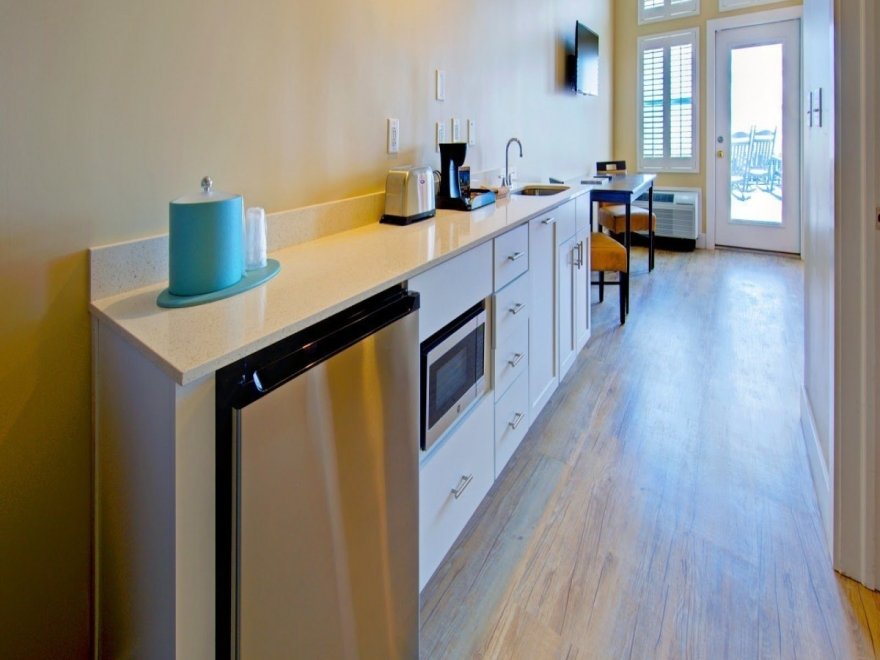 Commander Hotel & Suites