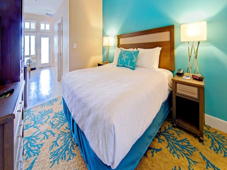 Commander Hotel & Suites