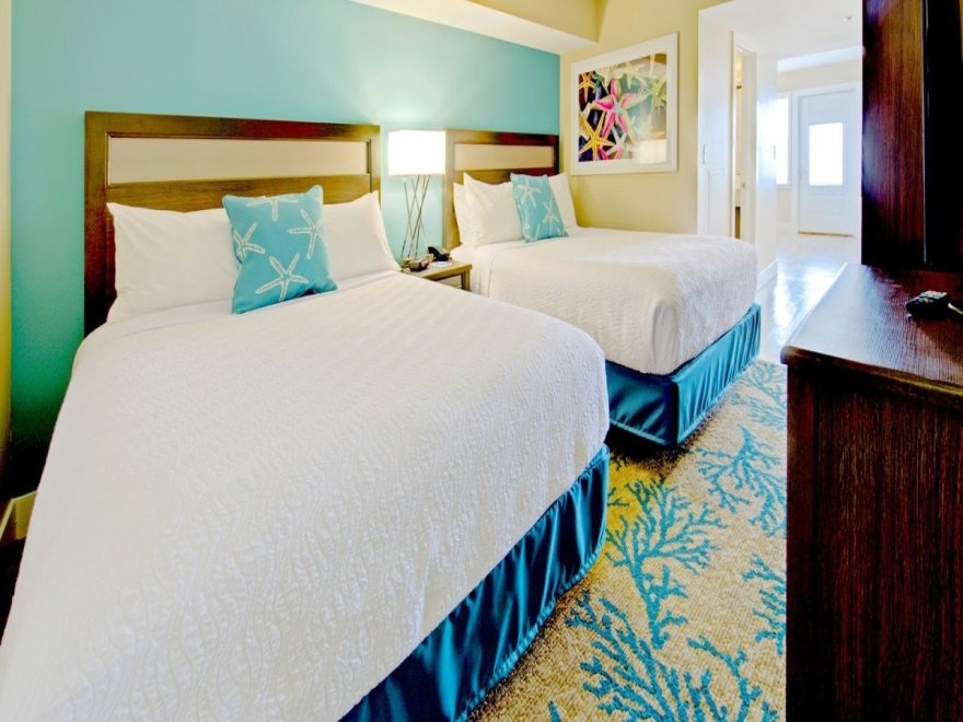 Commander Hotel & Suites