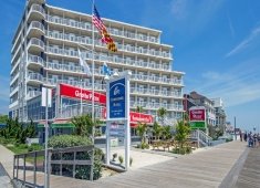 Commander Hotel & Suites