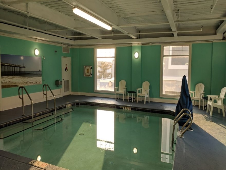 Commander Hotel & Suites