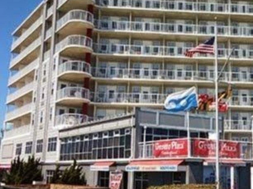 Commander Hotel & Suites
