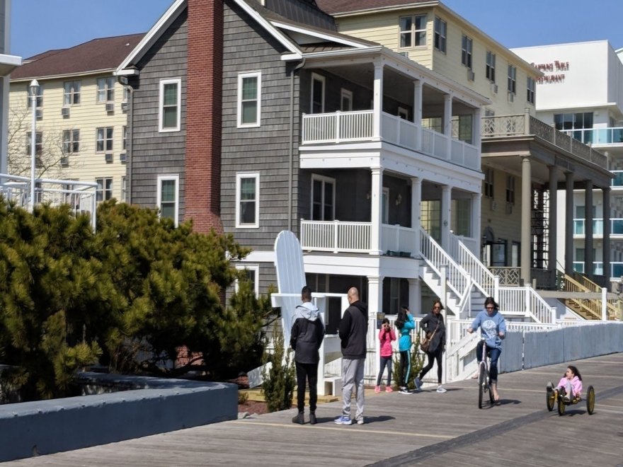 Commander Hotel & Suites