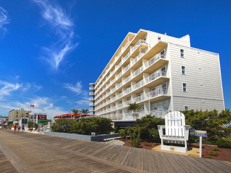 Commander Hotel & Suites