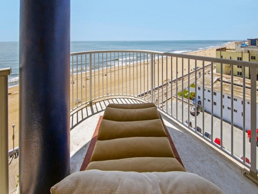 Commander Hotel & Suites