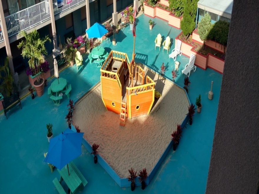 Flagship Oceanfront Hotel