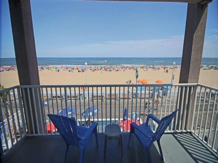 Flagship Oceanfront Hotel