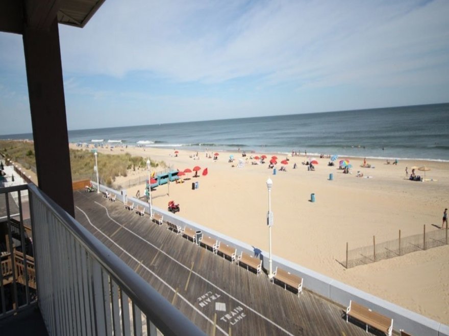Flagship Oceanfront Hotel