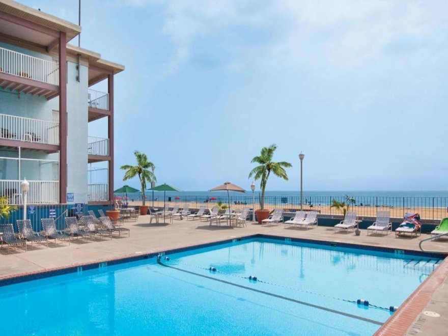 Flagship Oceanfront Hotel