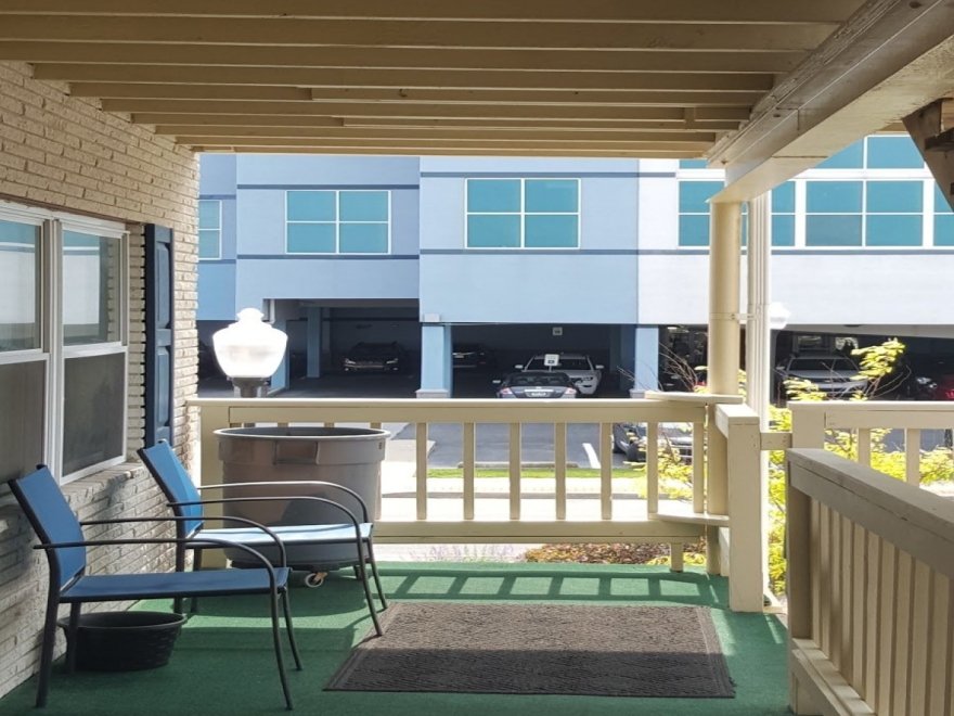 Crystal Sands Motel