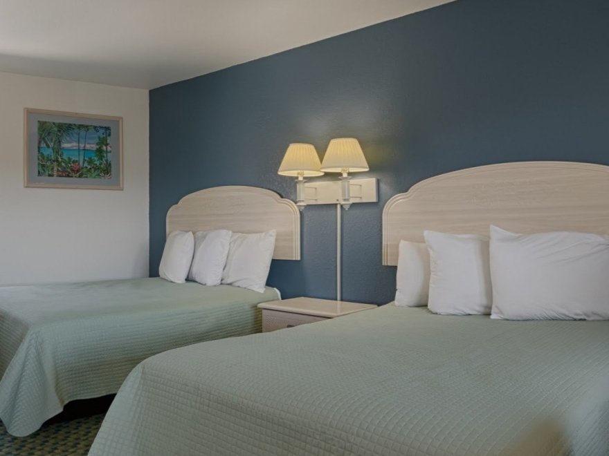 Crystal Sands Motel