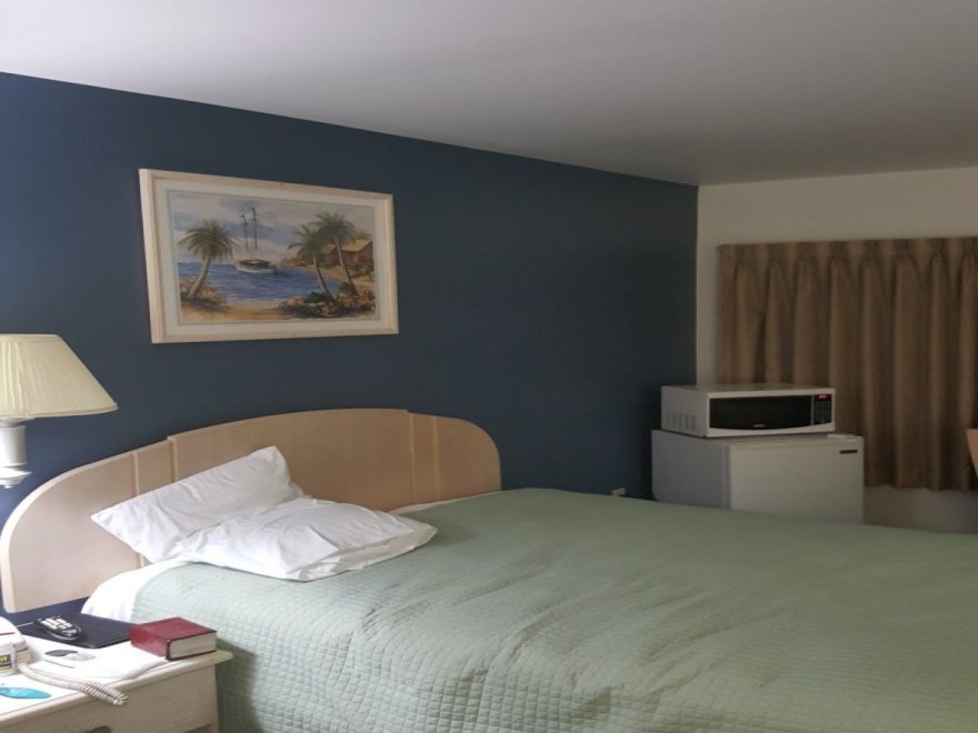 Crystal Sands Motel