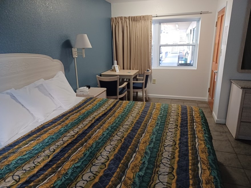 Crystal Sands Motel