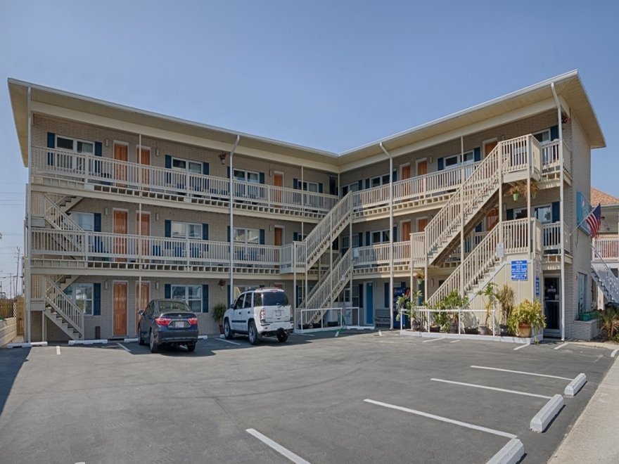 Crystal Sands Motel