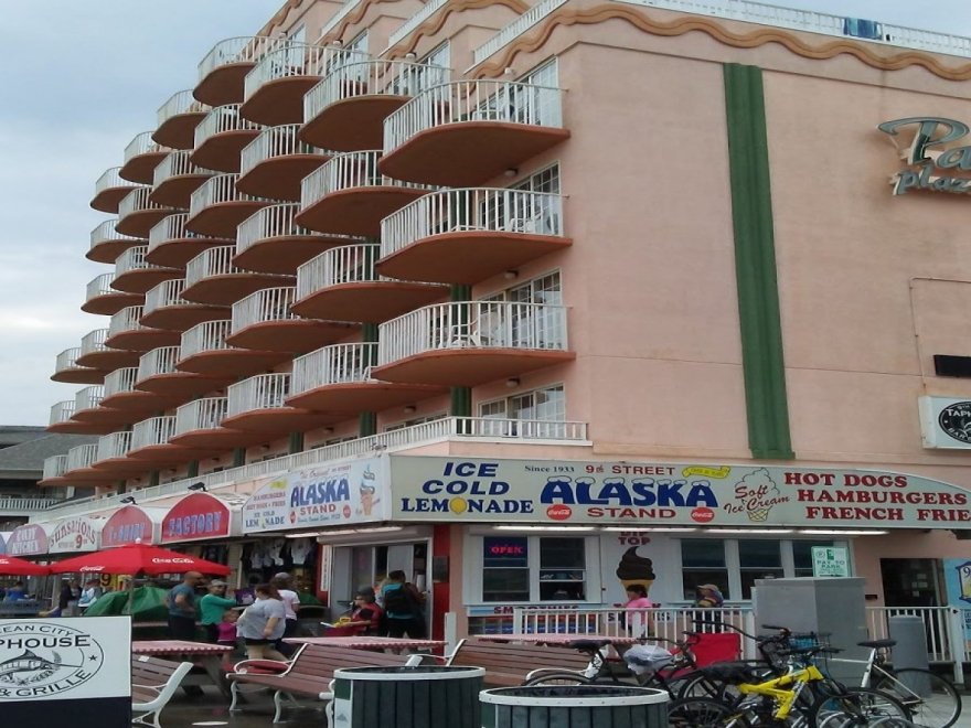 Admiral Hotel