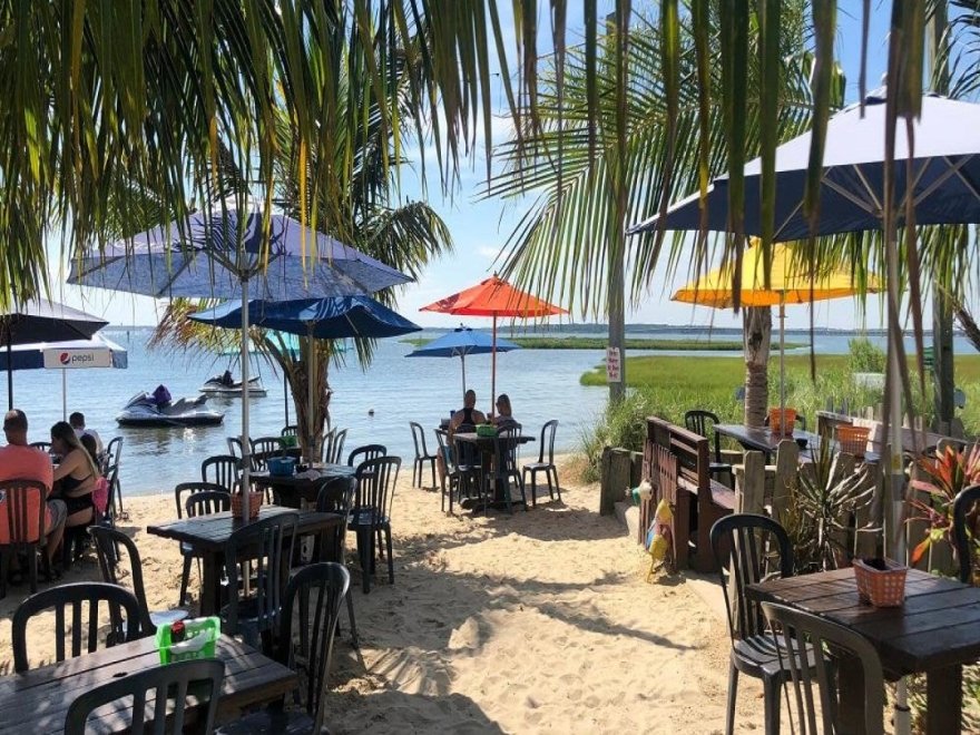 Macky's Bayside Bar & Grill