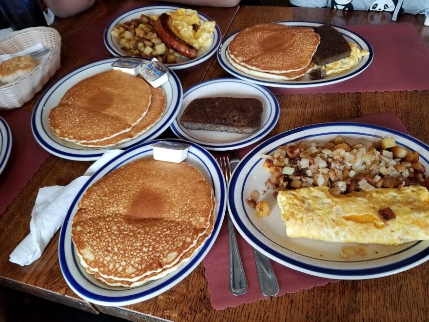 Little House of Pancakes, Ribs and Pizza