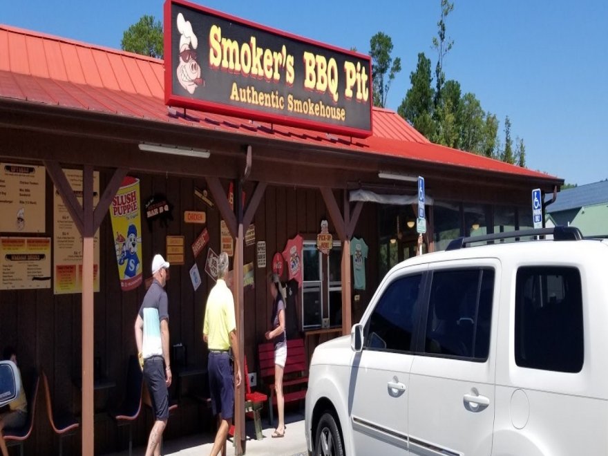 Smoker's BBQ Pit