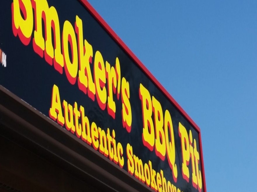 Smoker's BBQ Pit