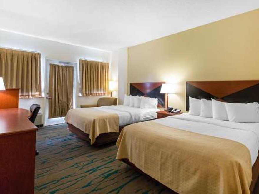 Gateway Hotel & Suites, Ascend Hotel Collection