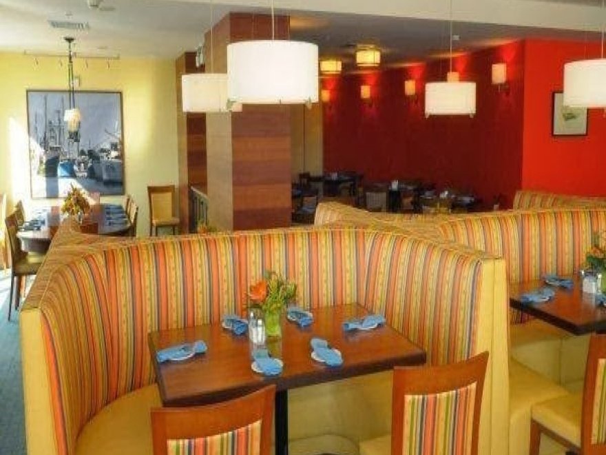 Captain's Table Restaurant and Bar