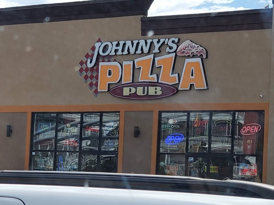 Johnny's Pizza & Pub