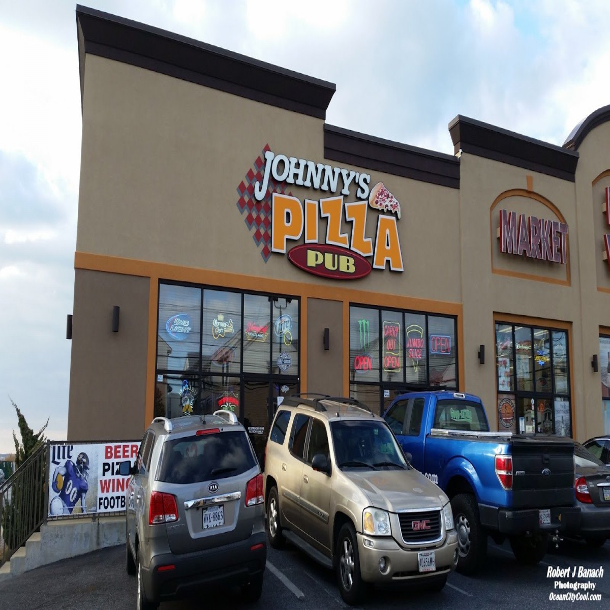 Johnny's - M Johnny's Pizza & Pub | Explore OC