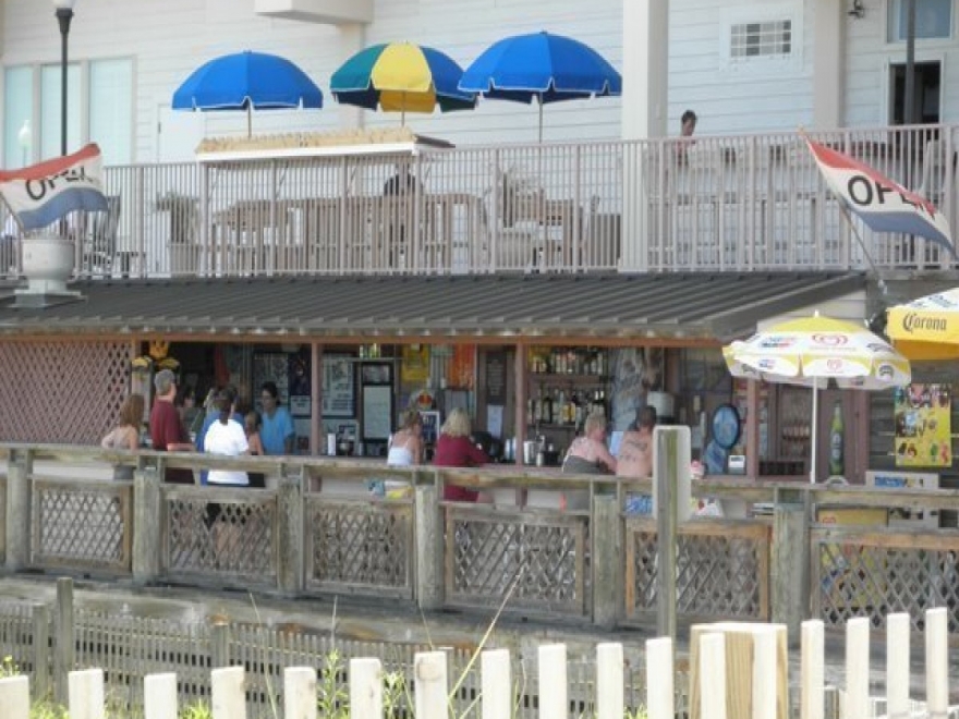 Barefoot Beach Bar