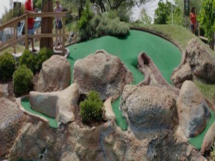 Mini Golf at Jolly Roger®