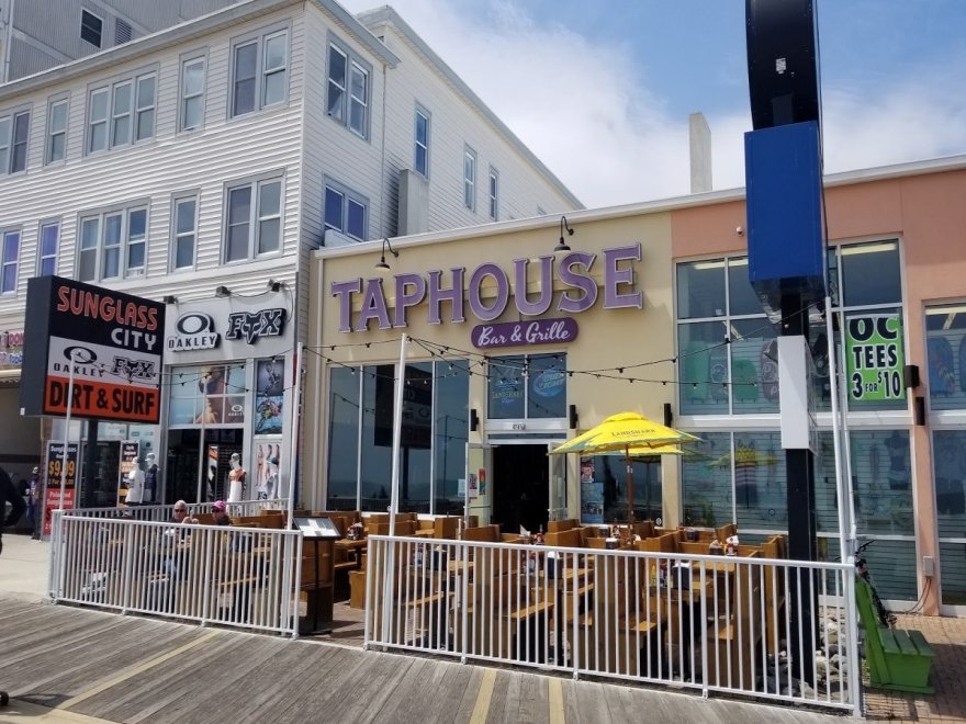 4th Street Taphouse Bar & Grille