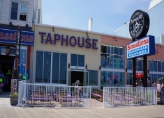 4th Street Taphouse Bar & Grille