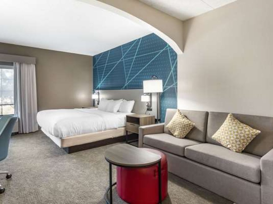 Comfort Suites
