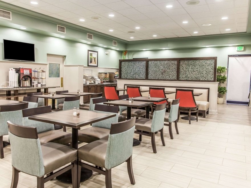 Comfort Suites