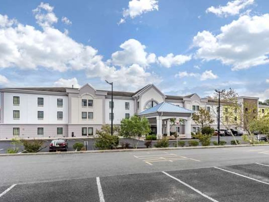 Comfort Suites