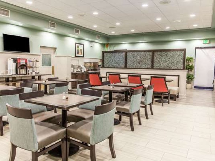Comfort Suites