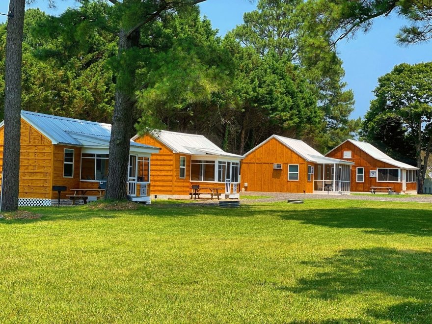 Long Acres Motel & Cottages