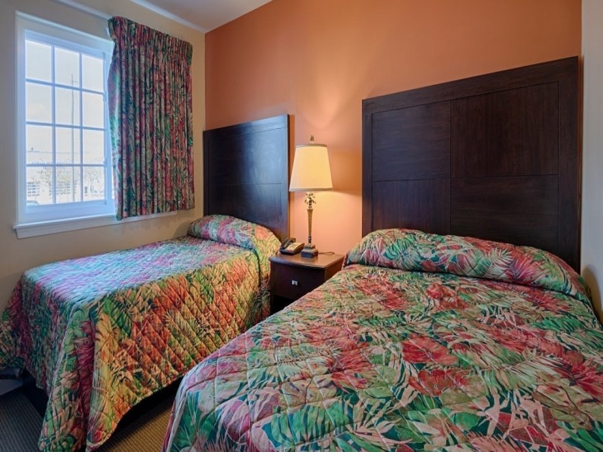 Commander Beach House Hotel