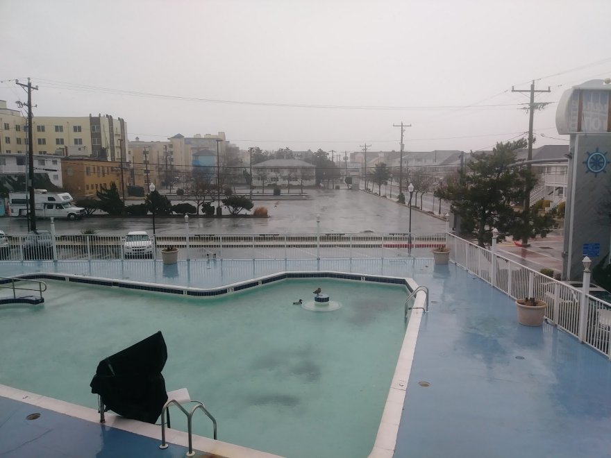 Commander Beach House Hotel